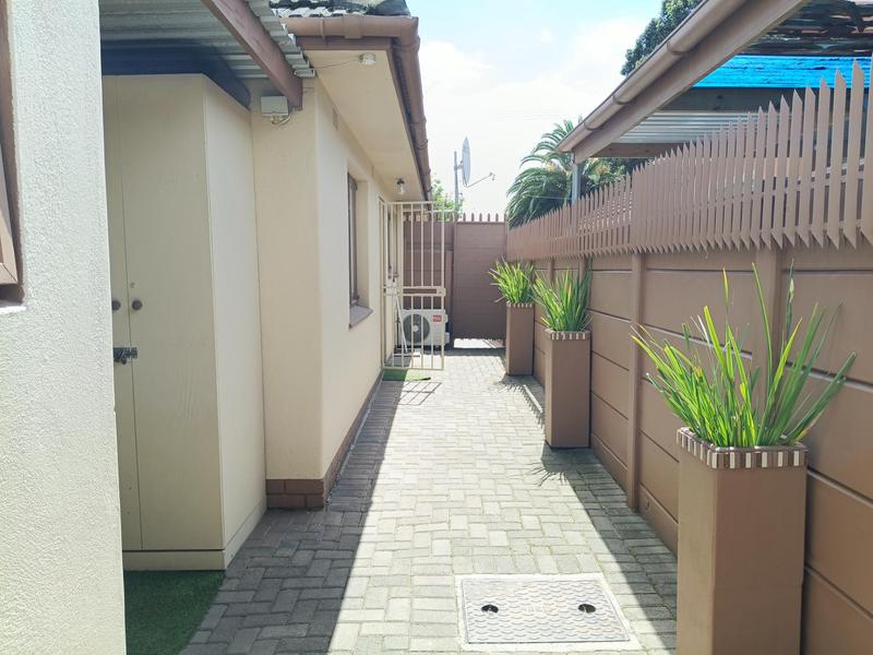 To Let 7 Bedroom Property for Rent in Bonnie Brae Western Cape